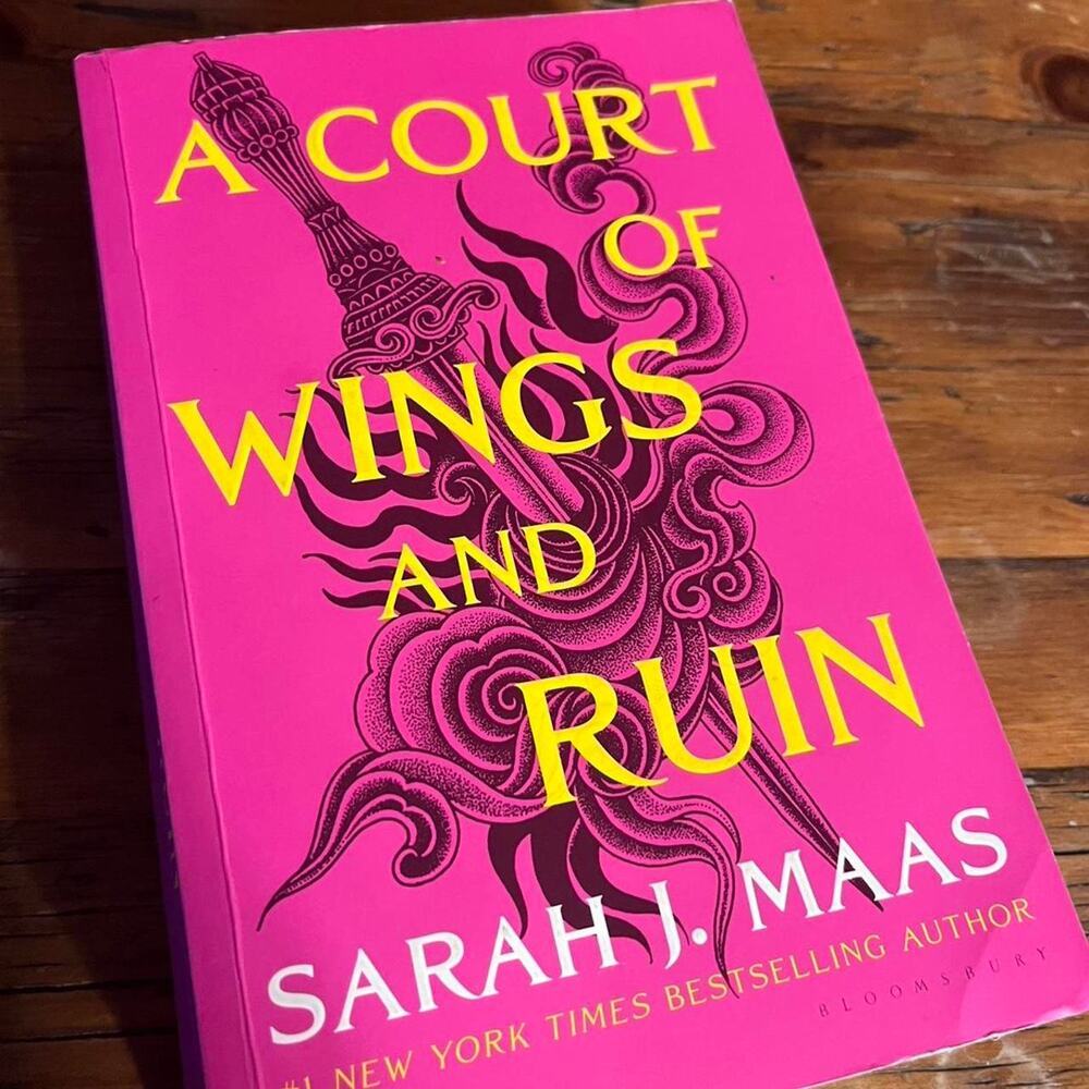 A Court of Wings and Ruin - Sarah J. Maas